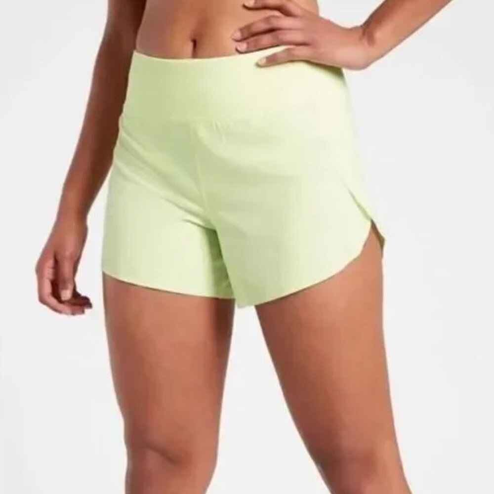 Athleta Run With It 3.5” Short in Tequila Green. Sz Medium